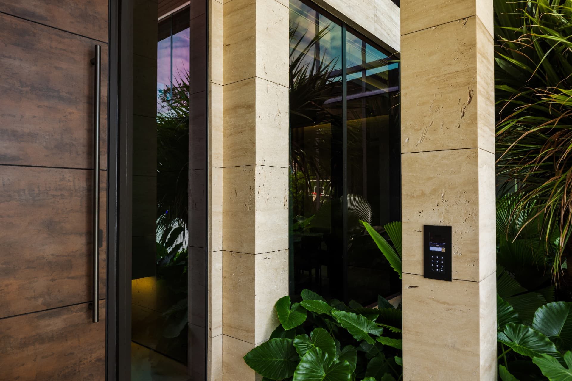 Luxury Waterfront Residence — view 17